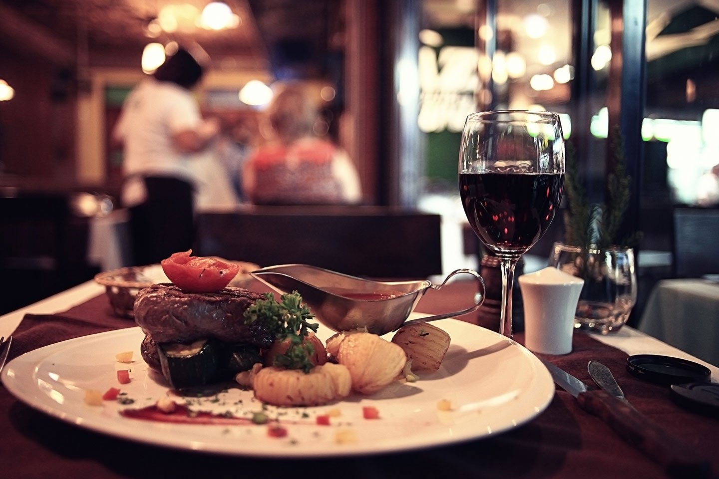 Easy table etiquette tips